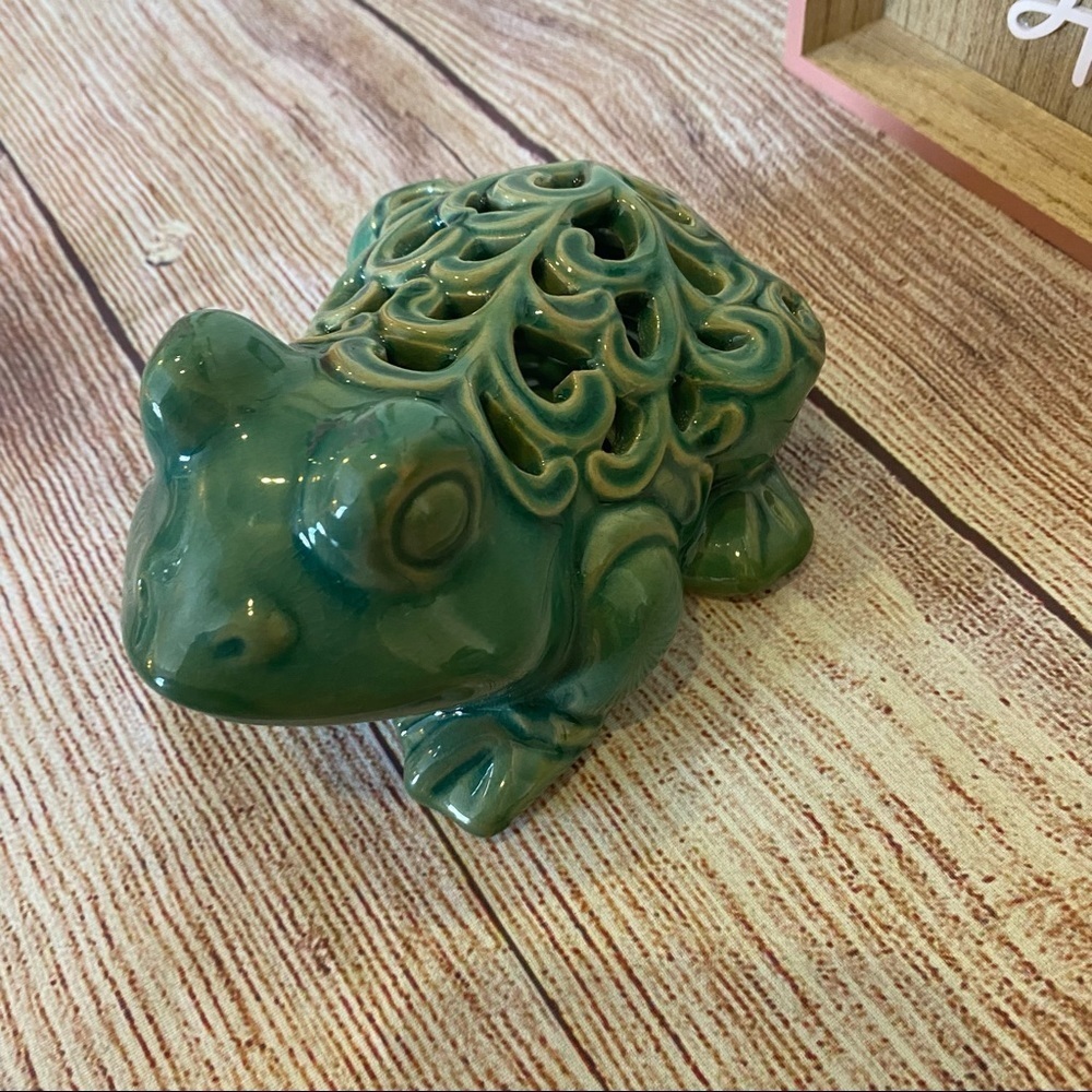 Frog Green‎ scroll work ceramic frog - Picture 3 of 7